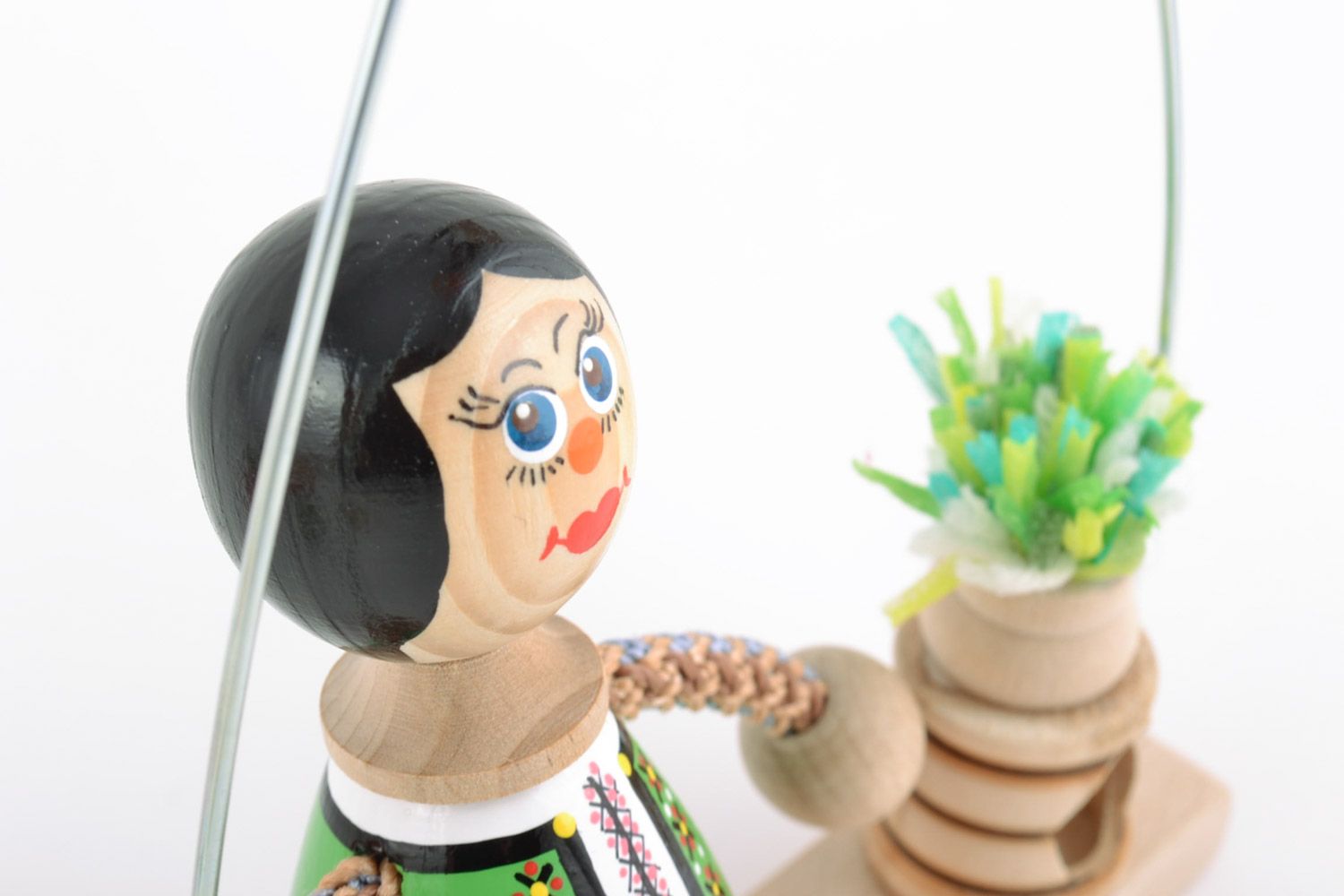 Öko Spielzeug aus Holz Junge im Kostüm bemalt handmade für Kinder  foto 3