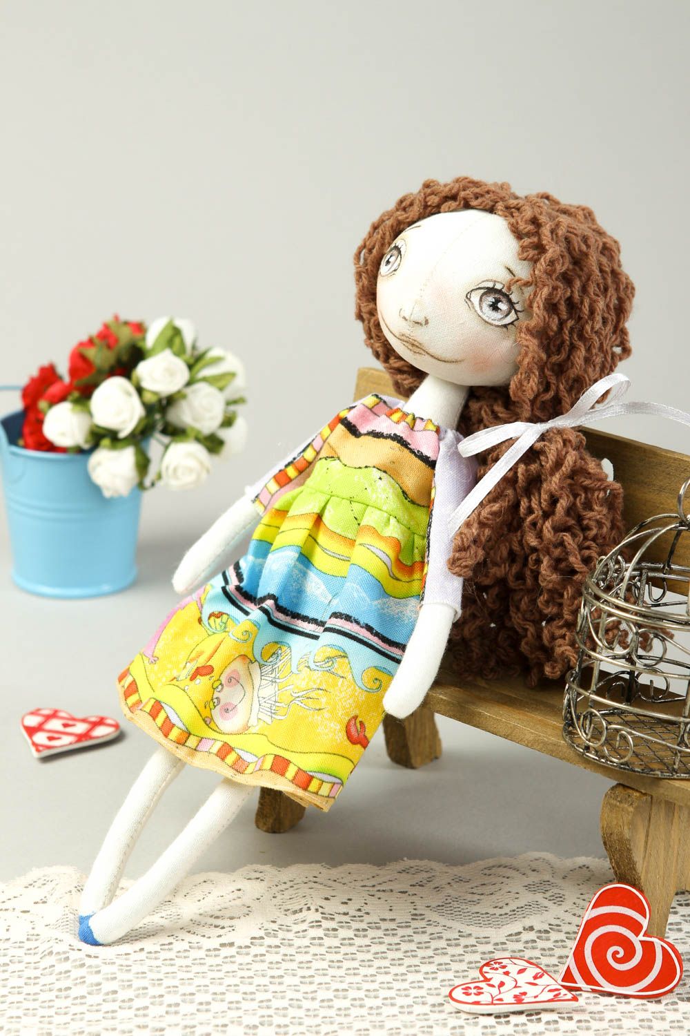 Bambola dipinta in cotone fatta a mano pupazzo tessile originale decoro casa foto 1