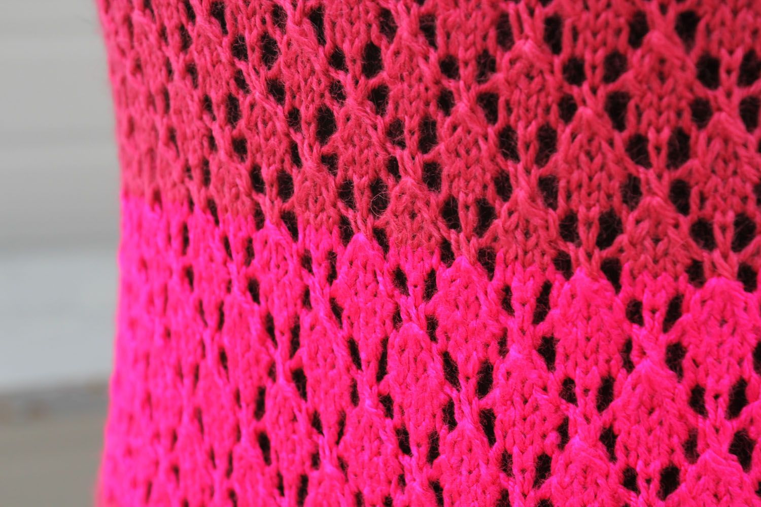 Robe tricotée ajourée rose et mauve  photo 4