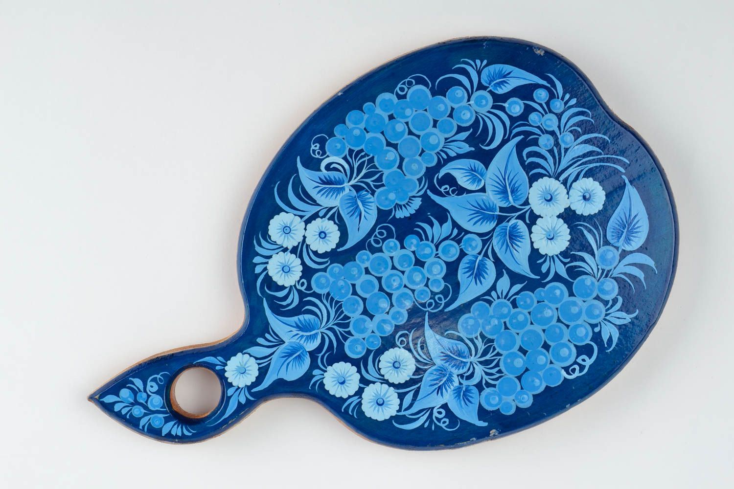 Декоративная разделочная доска голубая с Петриковской росписью ручной работы фото 5