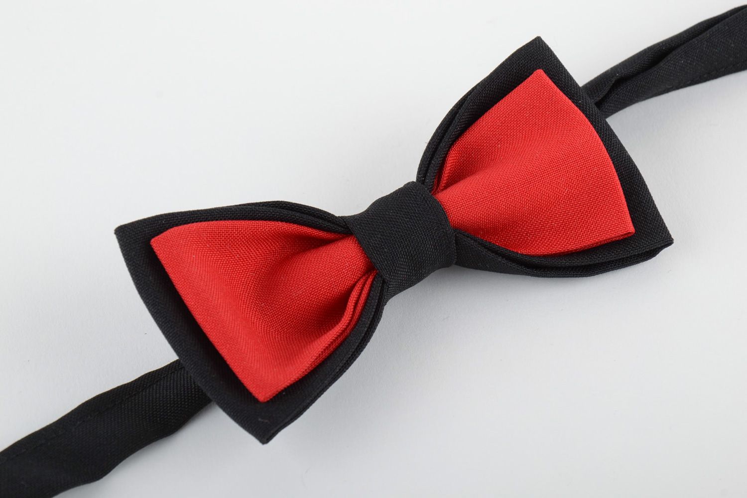 Handmade stylish bow tie sewn of red and black costume fabric for extravagant men photo 4