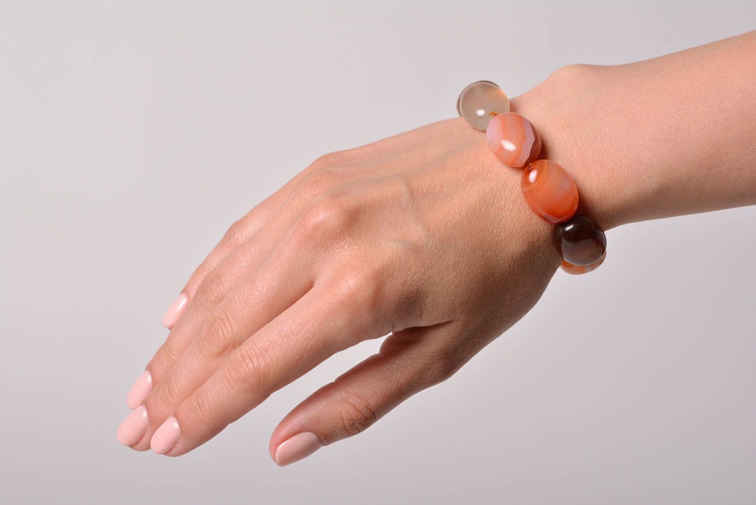Bracelet en pierres naturelles d'agate sardonyx fait main accessoire original photo 1