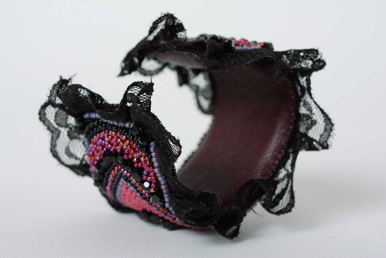 Schwarzes handgemachtes Armband aus Glasperlen mit Spitzen und Naturstein Variscit für Frauen foto 4