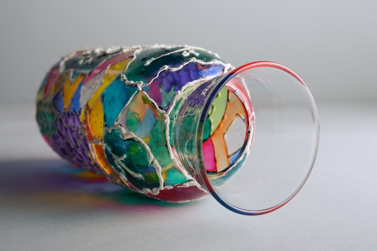 Стеклянная ваза расписанная витражными красками фото 3