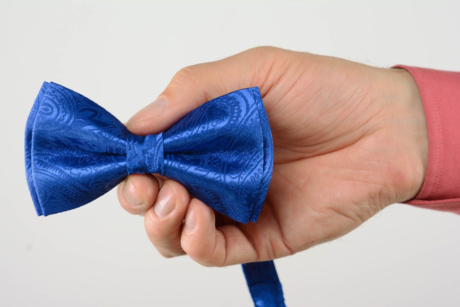 Gravata borboleta feita de tecido de cetim Manchas azuis foto 5