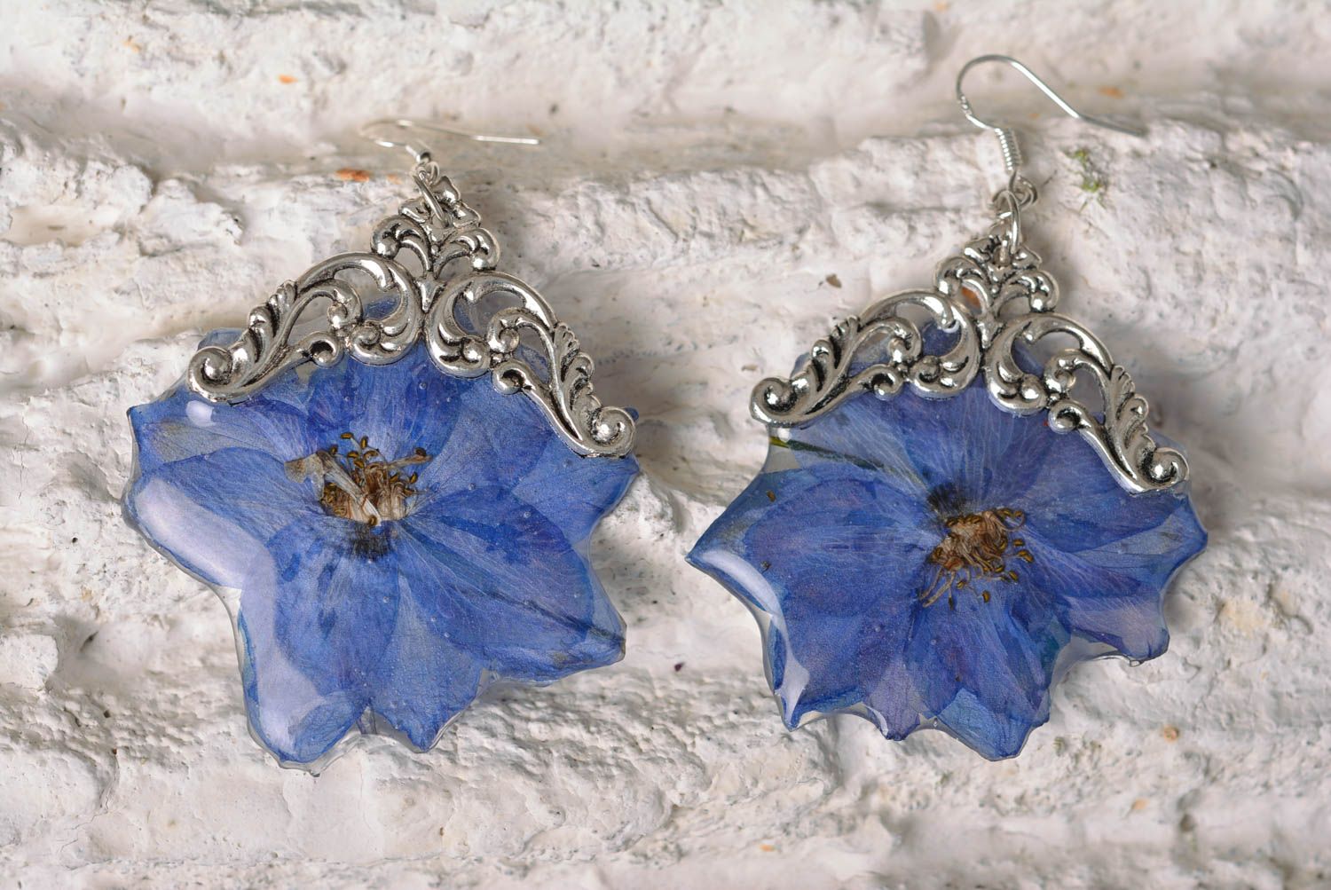 Boucles d'oreilles pendantes Bijou fait main fleurs bleues Accessoire femme photo 1