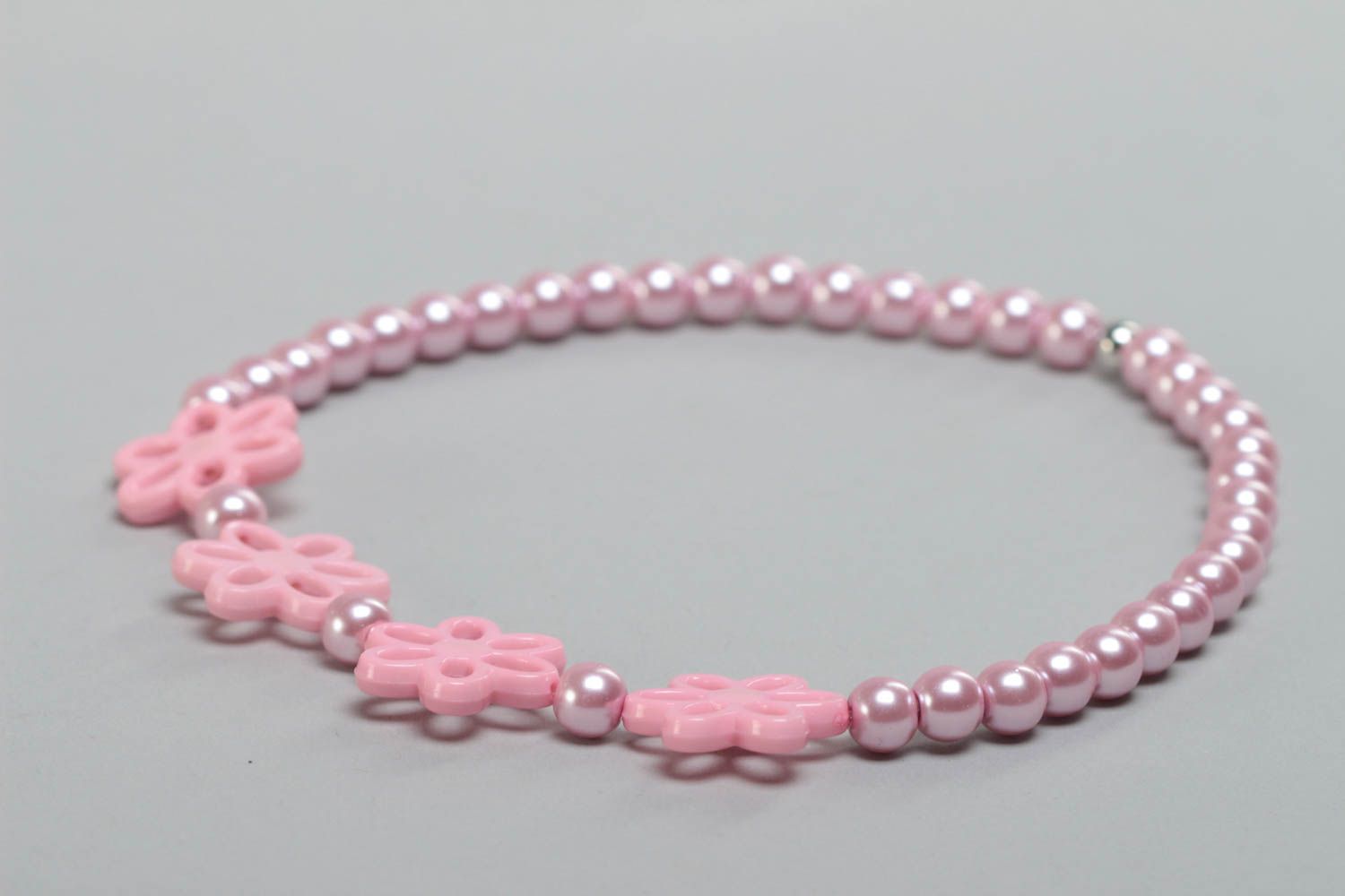 Handmade Kinder Halskette aus Keramikperlen schön rosa elegant grellfarbig foto 3