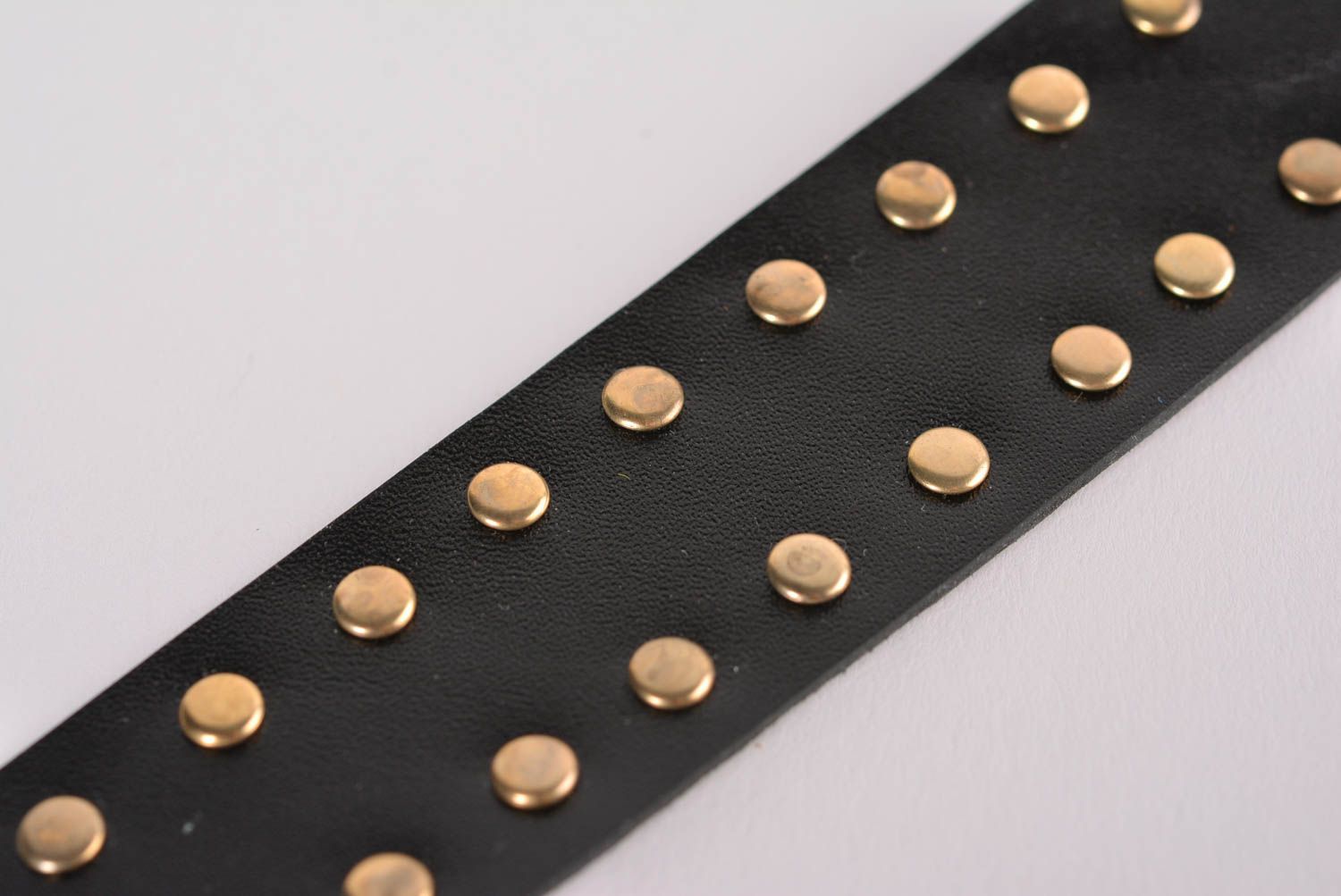 Bracelet en cuir large noir Bijoux fait main tendance Accessoire pour femme photo 5