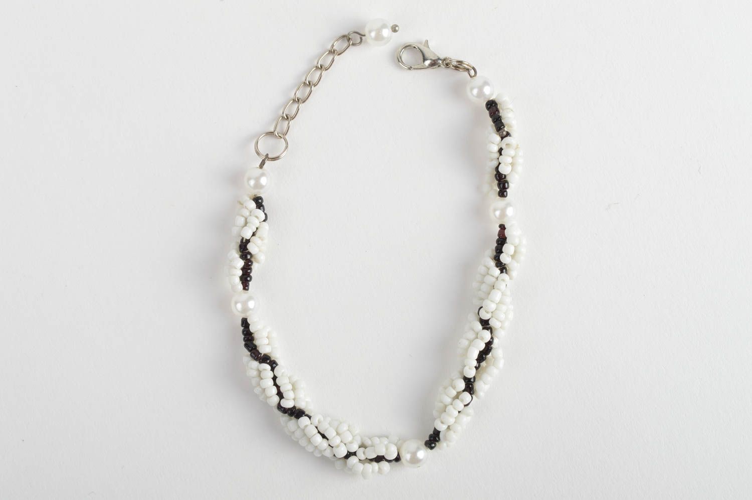 Handmade designer black and white bead woven wrist bracelet for women photo 2