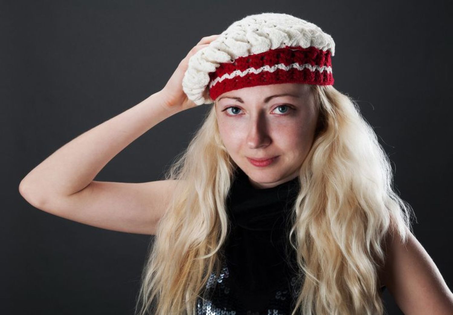 Knitted beret photo 1
