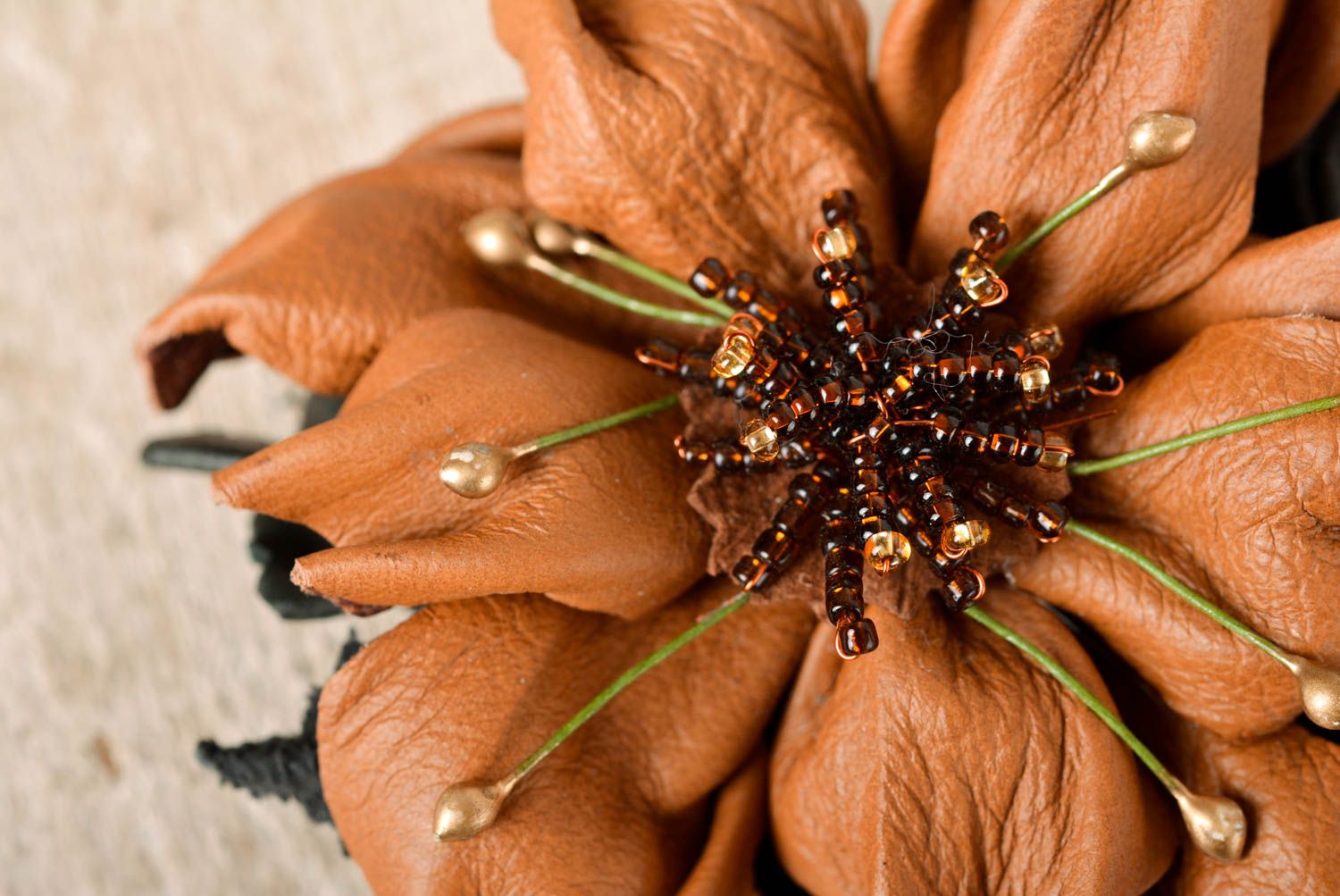 Handmade Blumen Brosche effektvoller Leder Schmuck schönes Designer Accessoire foto 3