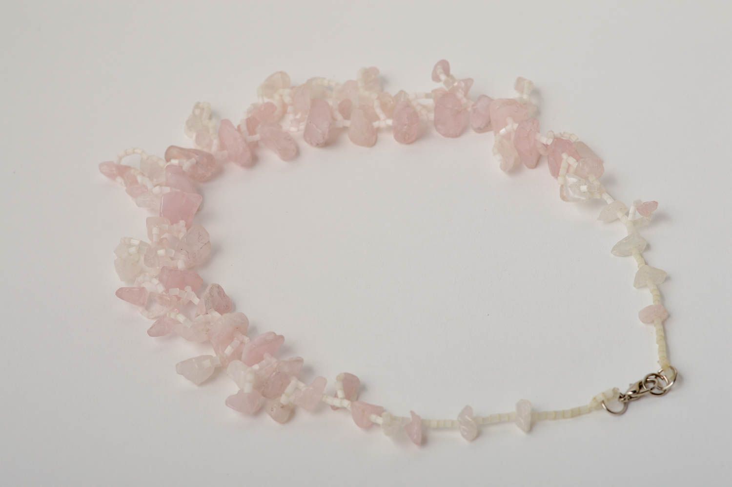 Колье из розового кварца ручной работы подарок девушке украшение из камней фото 5
