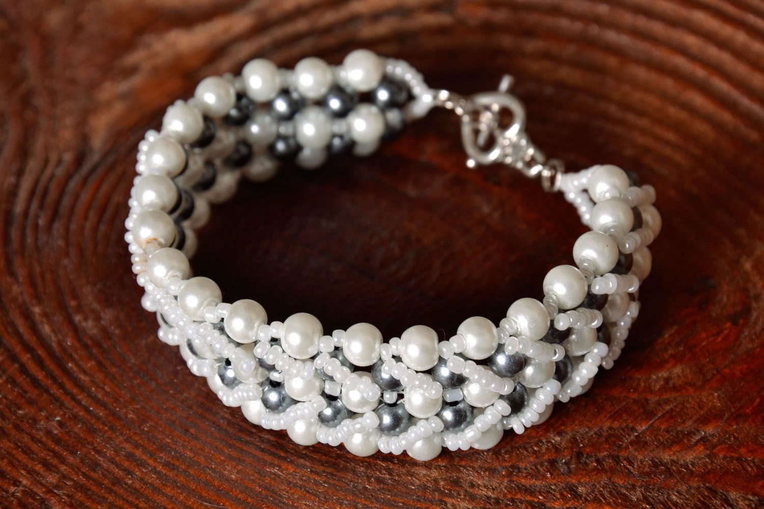  White beaded wrist bracelet in four layers for women photo 1