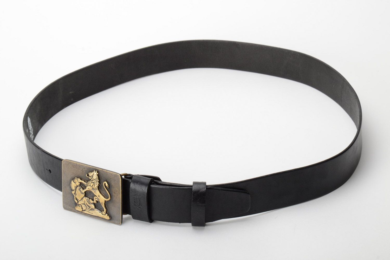 Cinturón de cuero natural con hebilla metálica con estampado artesanal foto 3