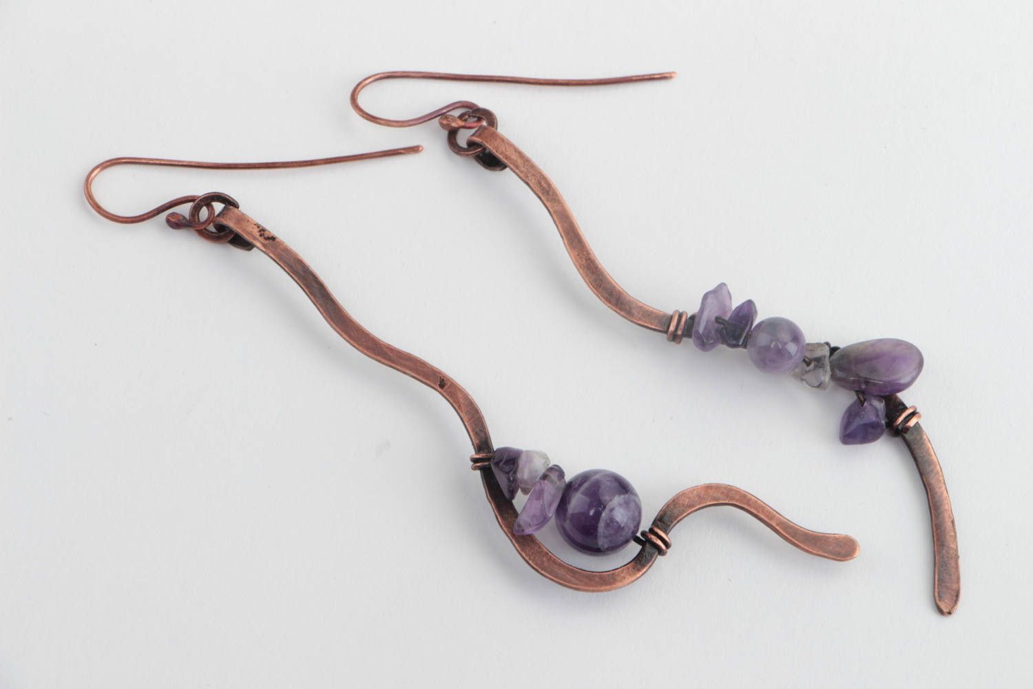 Handmade long curved dangling earrings forged of copper with amethyst beads photo 2