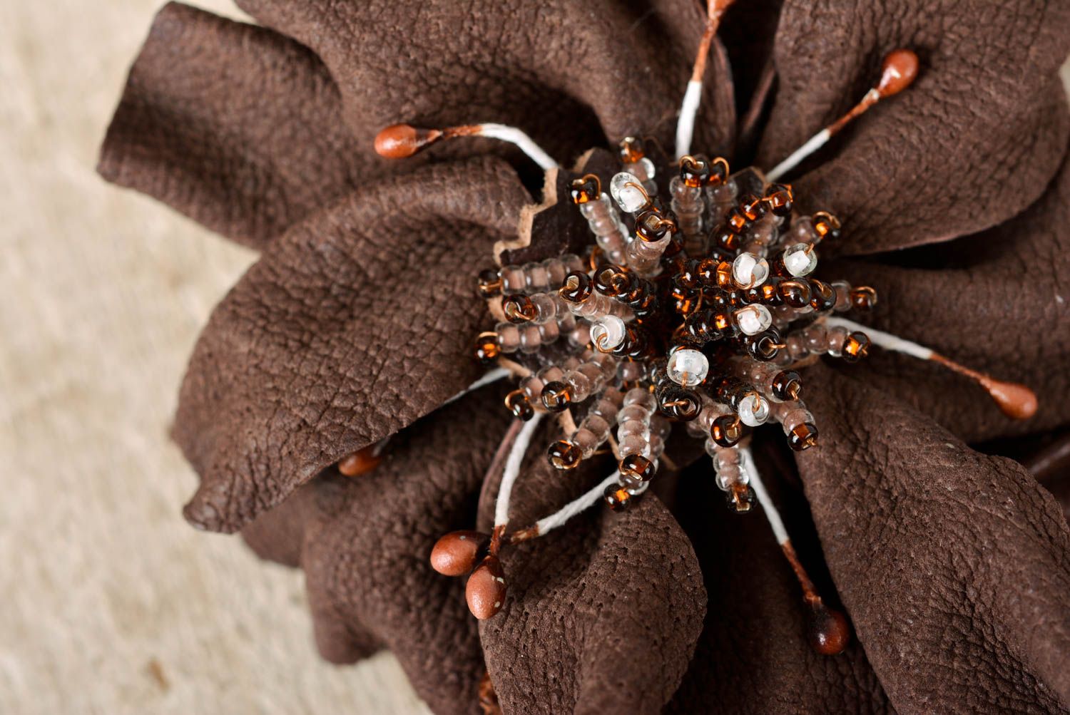 Broche fleur faite main Barrette cheveux Accessoire femme couleur chocolat cuir photo 3