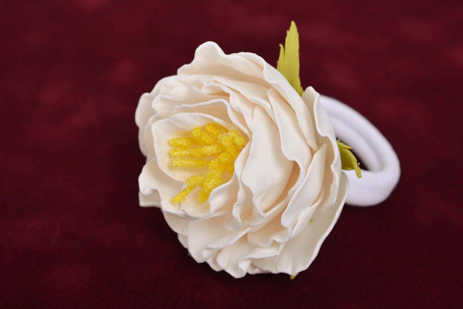 Кремовая резинка для волос с цветком из фоамирана ручной работы оригинальная нарядная фото 5