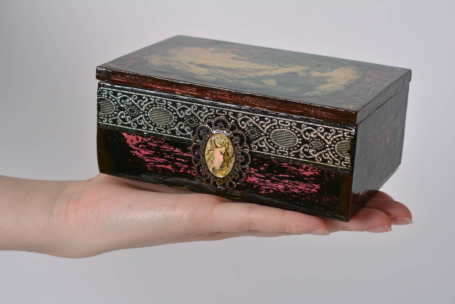 Boîte à bijoux en bois faite main foncée technique serviettage style vintage photo 2