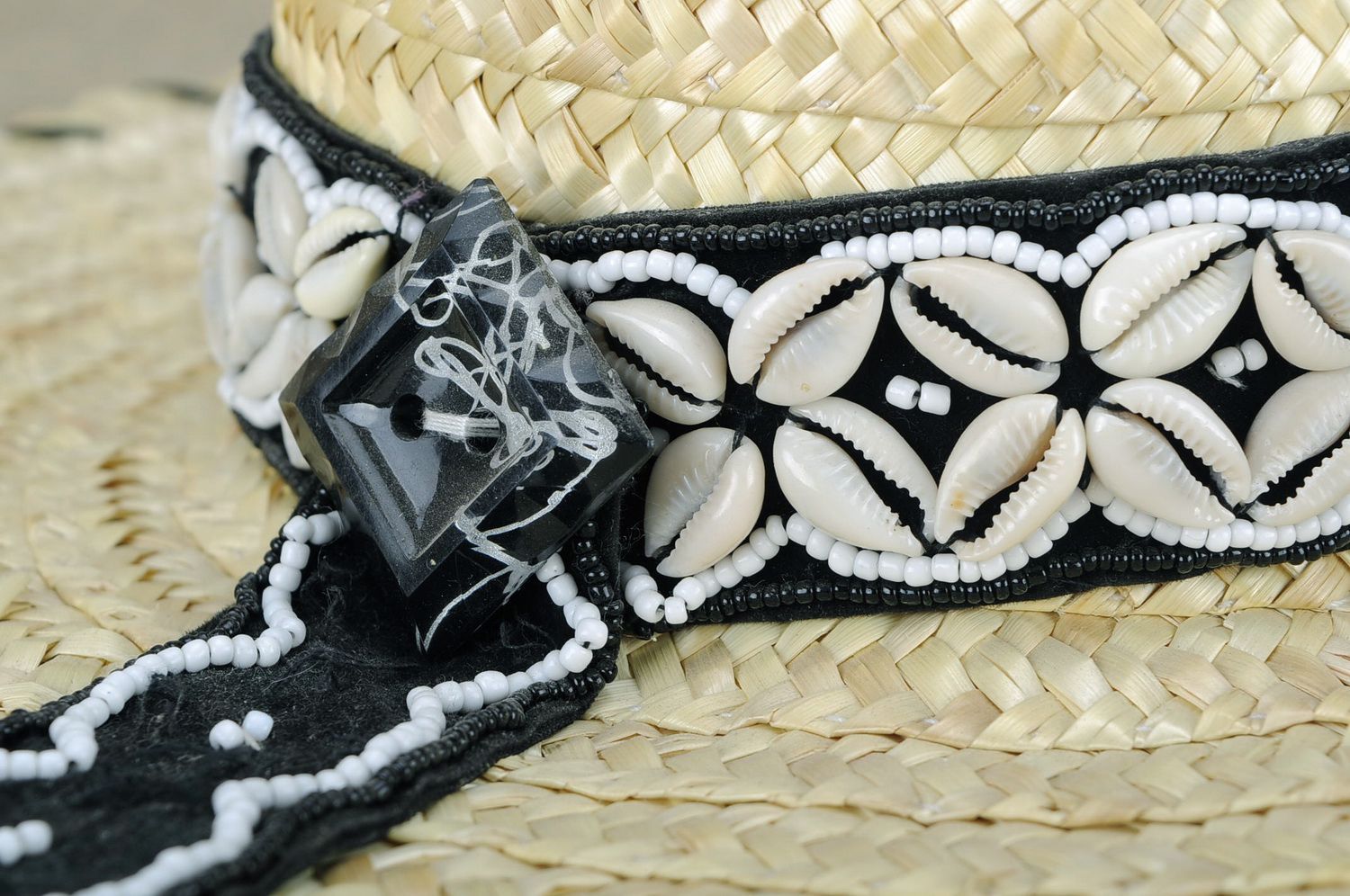 Chapéu de palha feminino com conchas  foto 4