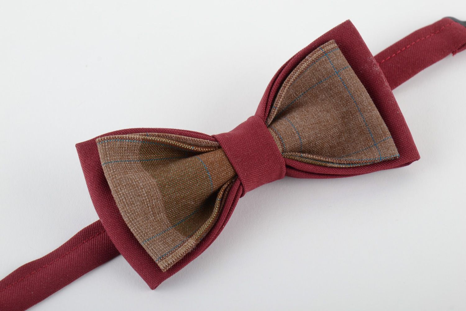 Handmade stylish bow tie sewn of costume fabric of dark red and brown colors photo 4