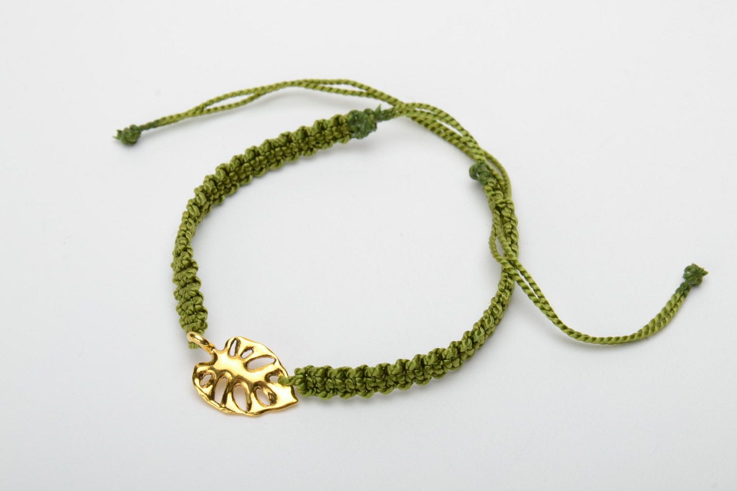 Bracelet en nylon étroit vert fait main original avec feuille métallique photo 3