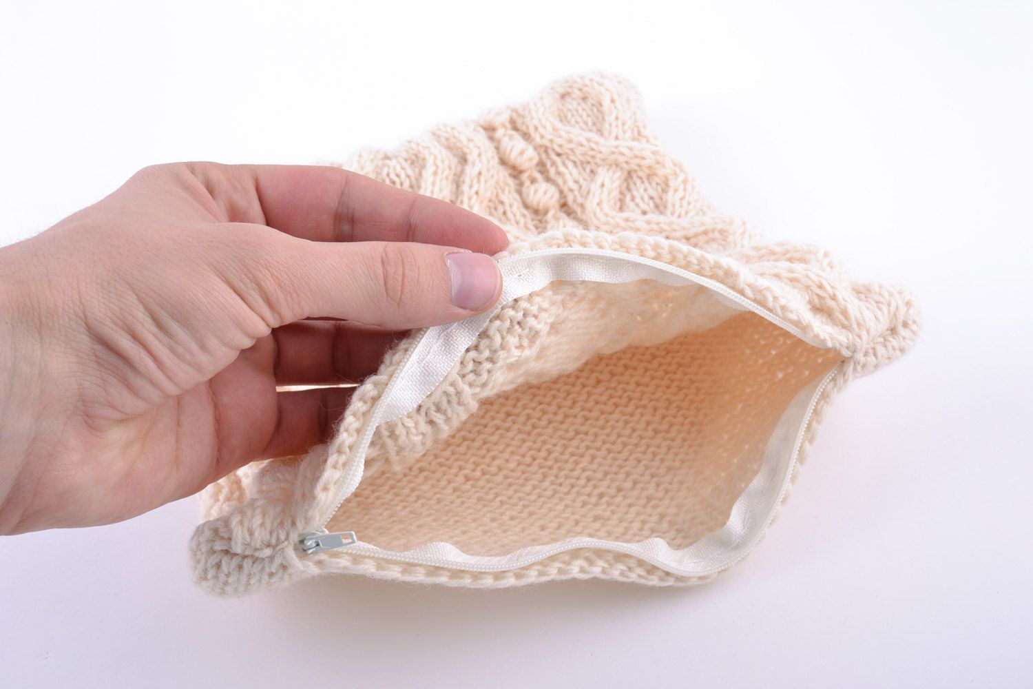 Petite housse de coussin tricotée en mi-laine beige originale faite main photo 4