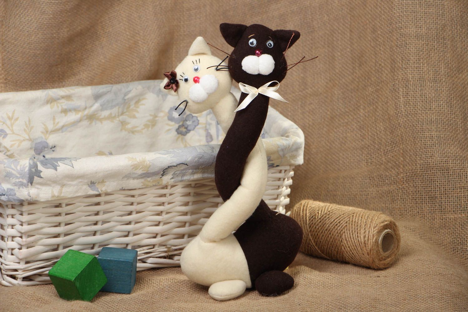 Оригинальная авторская игрушка из флиса Влюбленные коты фото 5