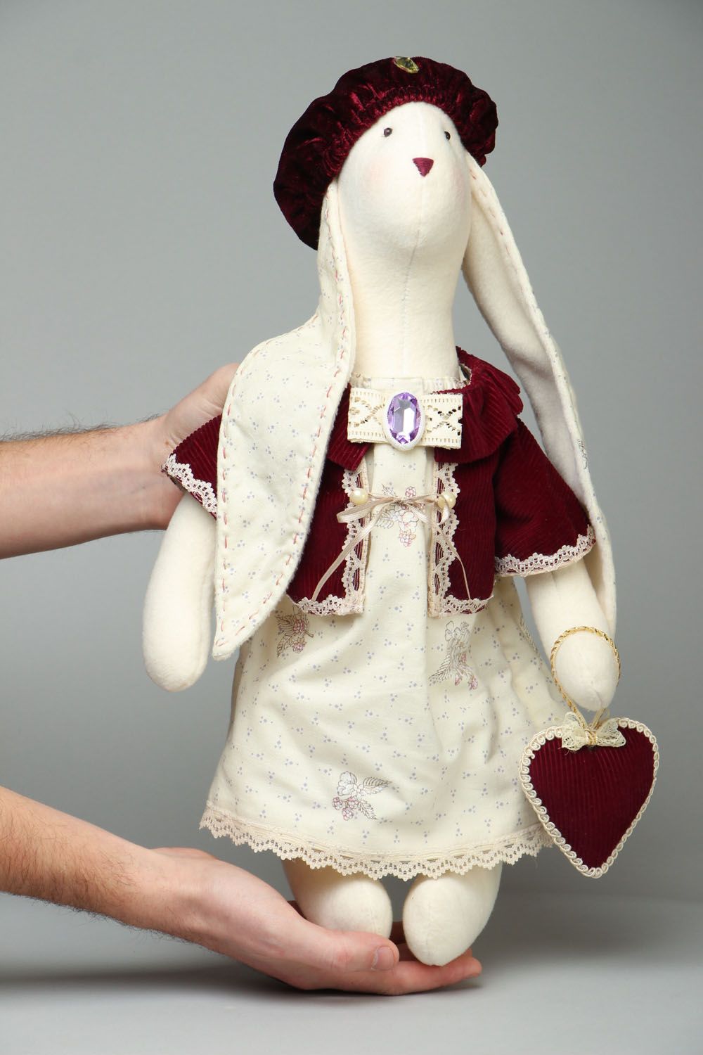 Kuscheltier Hase mit Baskenmütze foto 4