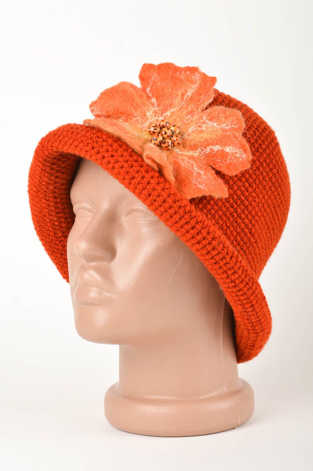 Зимняя шапка ручной работы теплая шапка оранжевая вязаная шапка с цветком фото 1