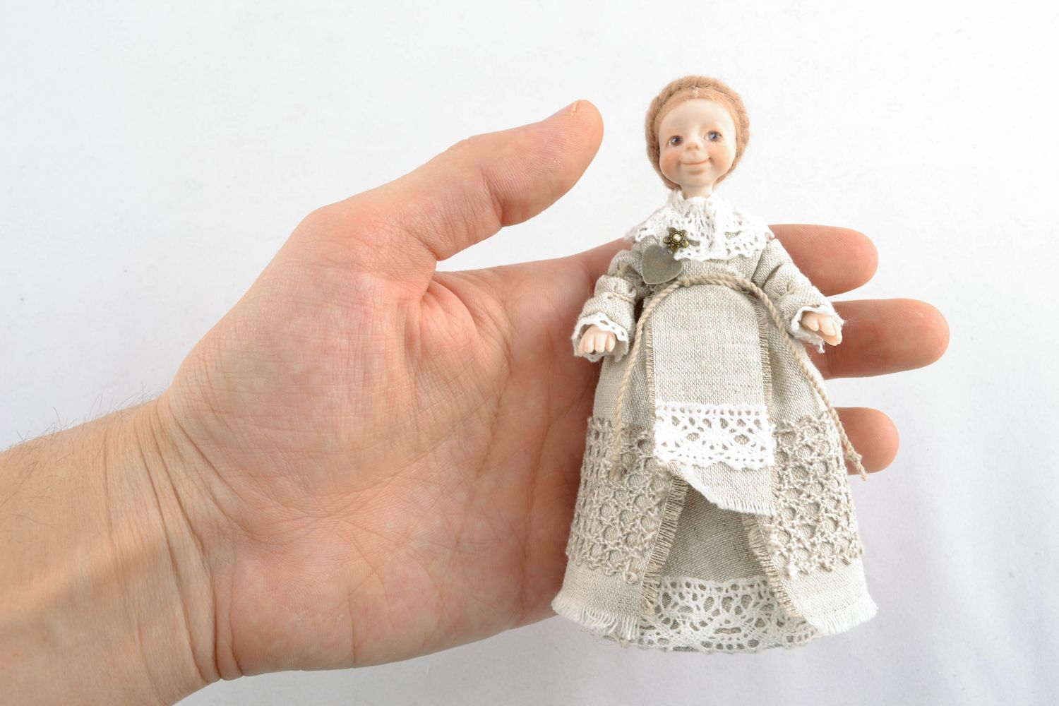 Handmade Puppe aus Leinen  foto 1
