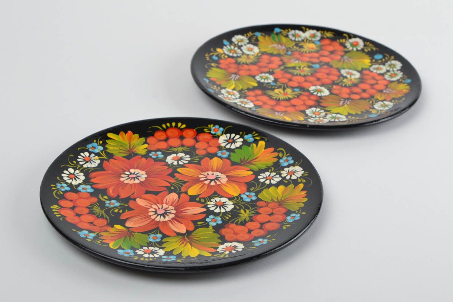 Набор декоративных тарелок из дерева с Петриковской росписью для декора 2 штуки фото 1