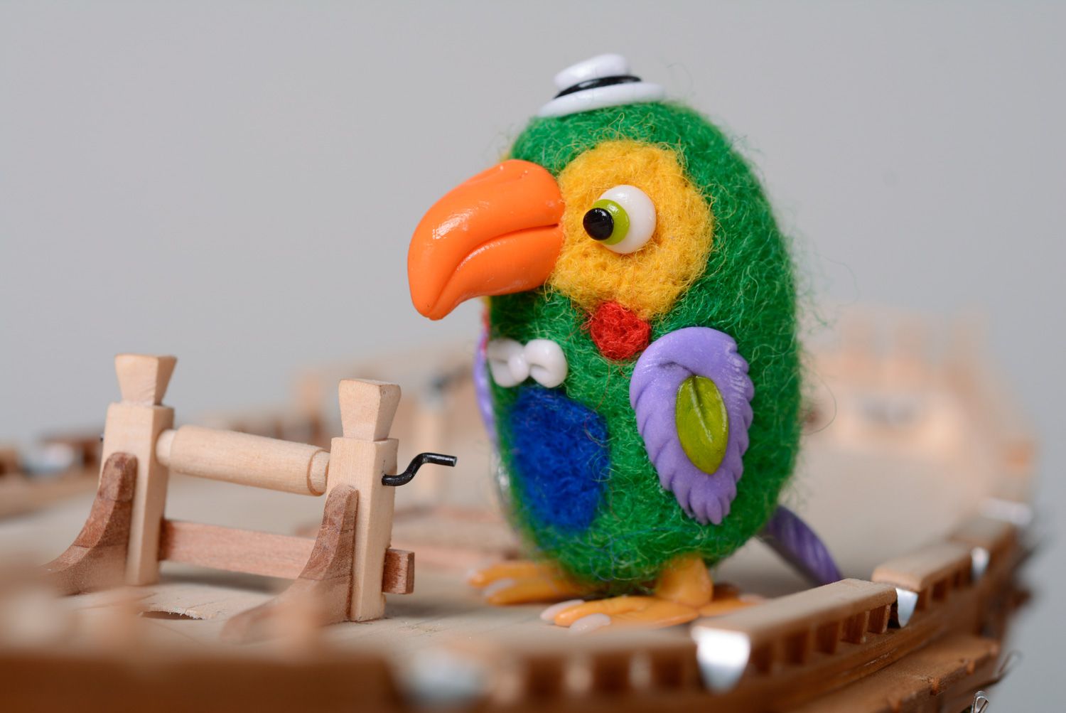 Miniatur Kuscheltier Anhänger Papagei in Trockenfilzen Technik foto 1