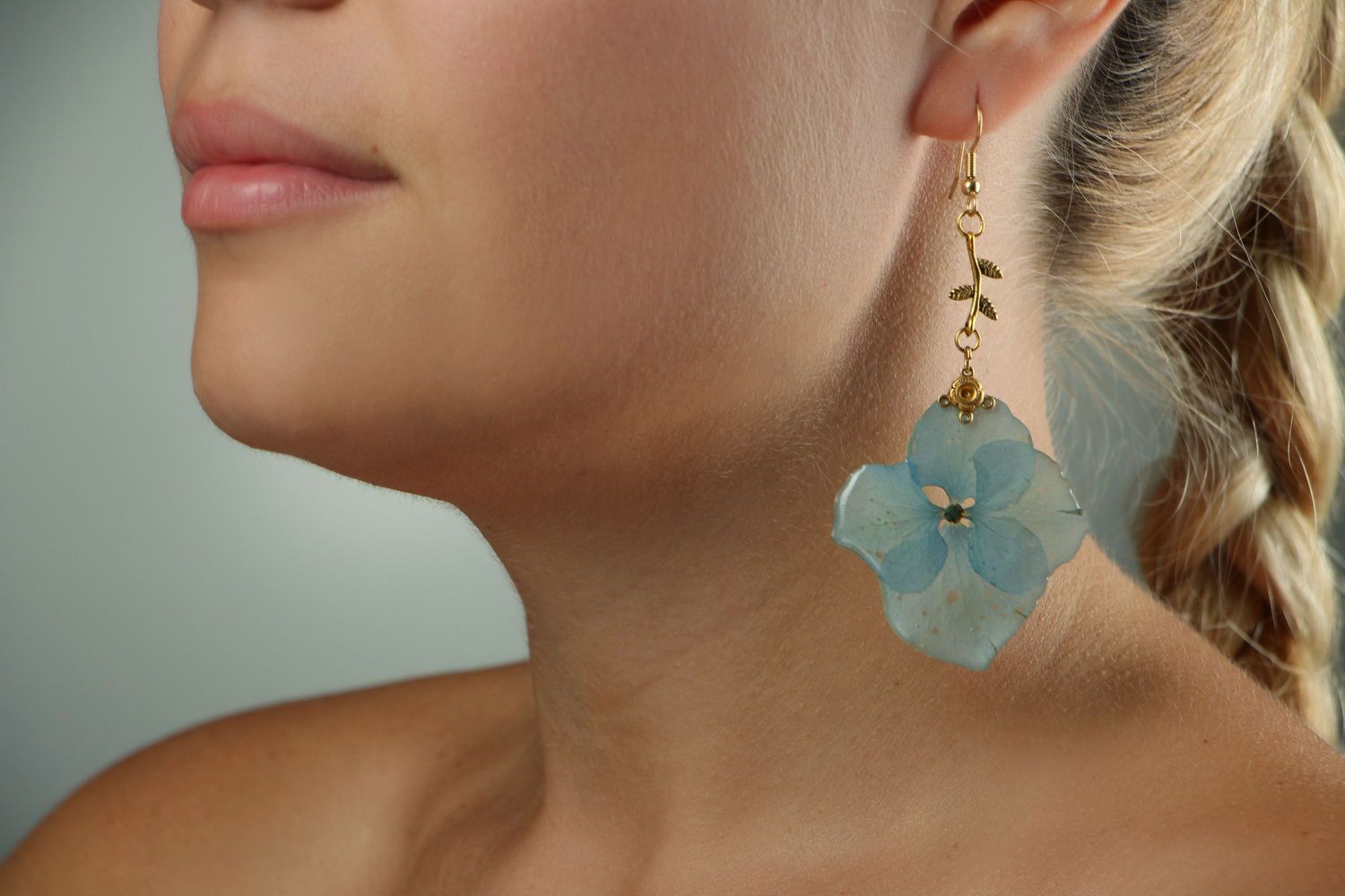 Boucles d'oreilles pendantes Hortensia bleu  photo 4