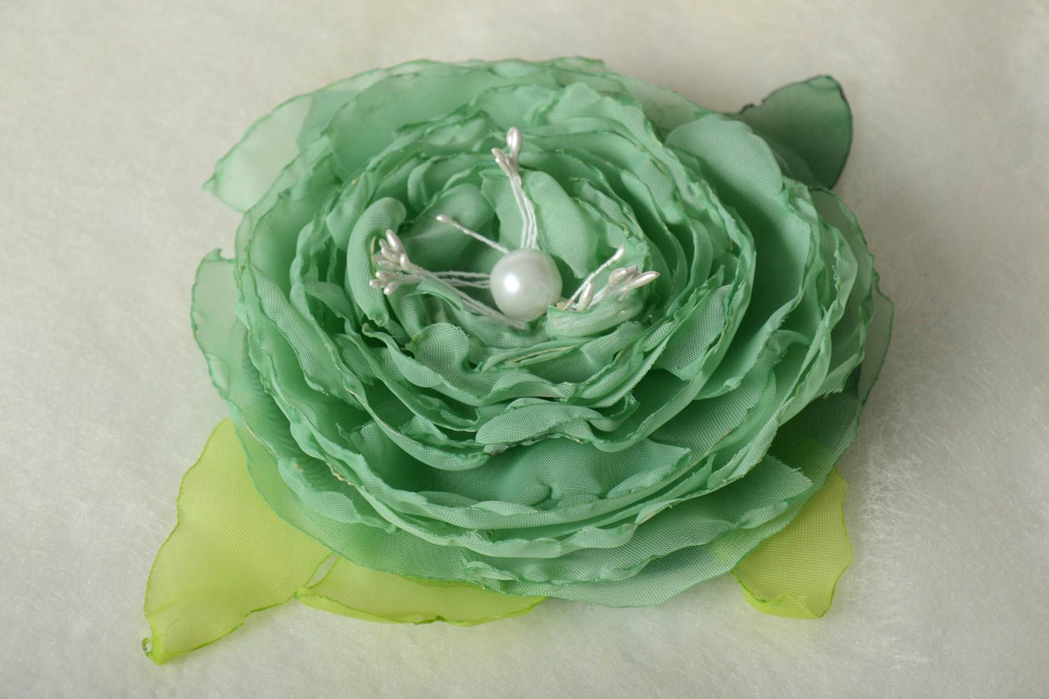 Handmade Blume Haarspange handgemachter Schmuck Accessoire für Frauen in Grün  foto 1