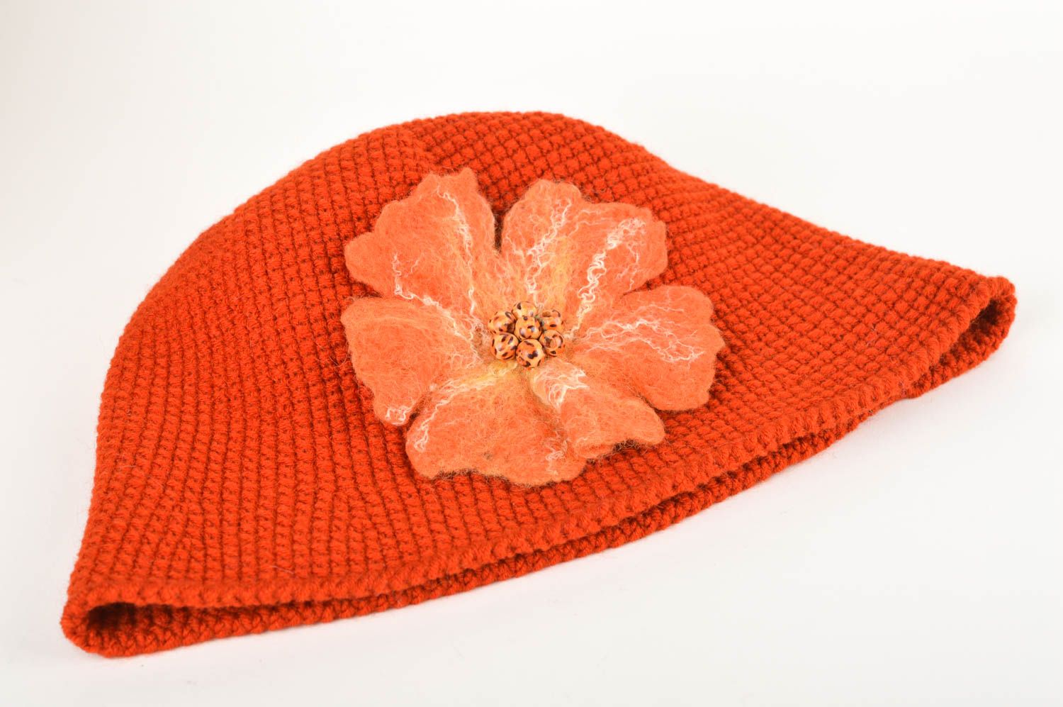 Зимняя шапка ручной работы теплая шапка оранжевая вязаная шапка с цветком фото 2