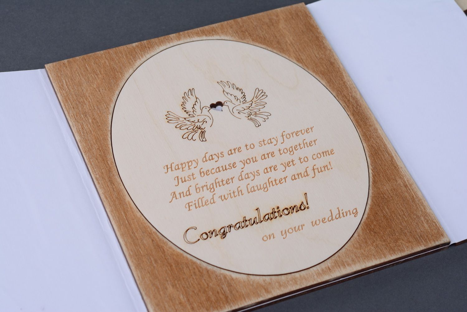 Carte de félicitations de mariage en bois peint faite main originale design photo 3