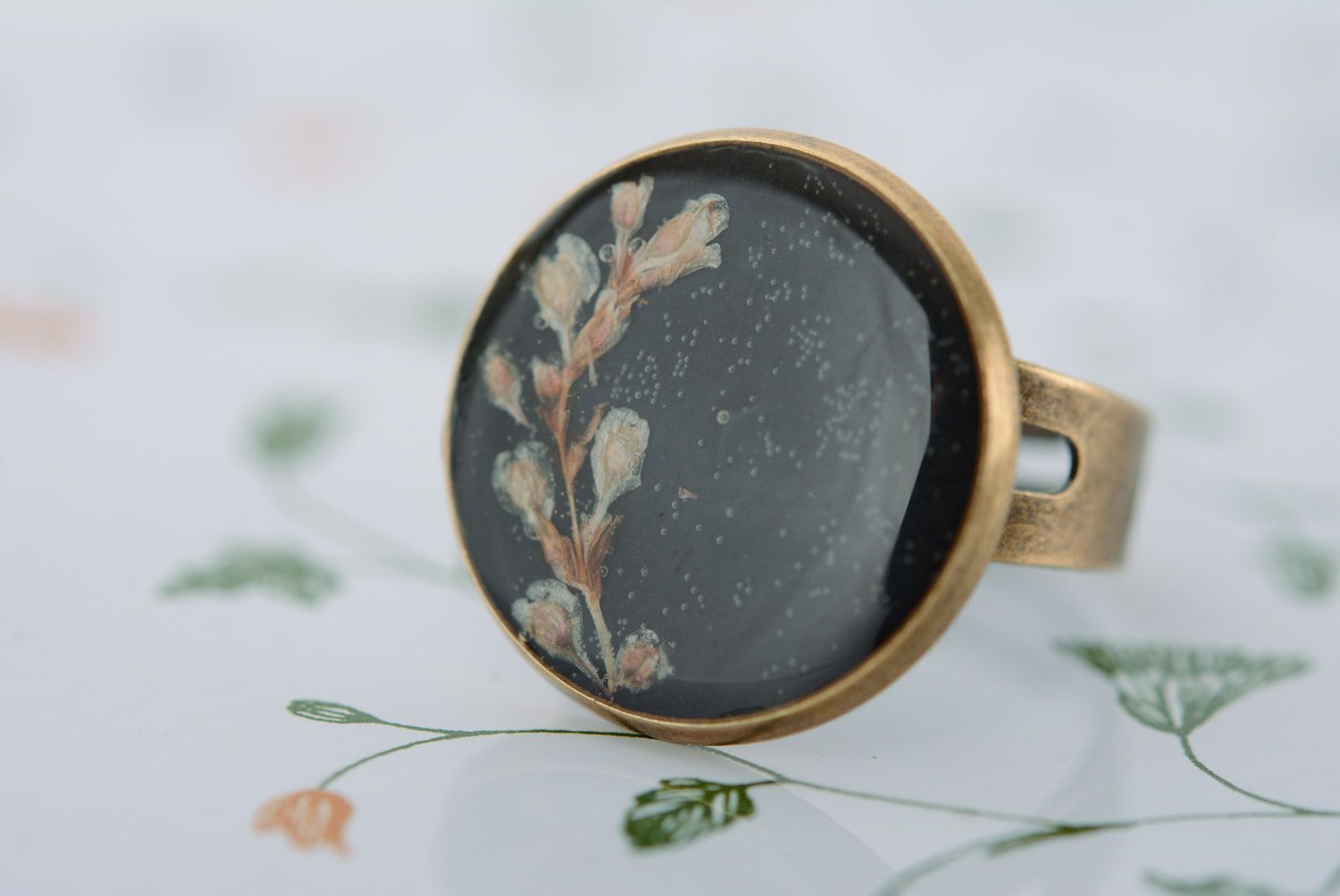 Handmade black round women's ring of adjustable size with flower in epoxy resin photo 4