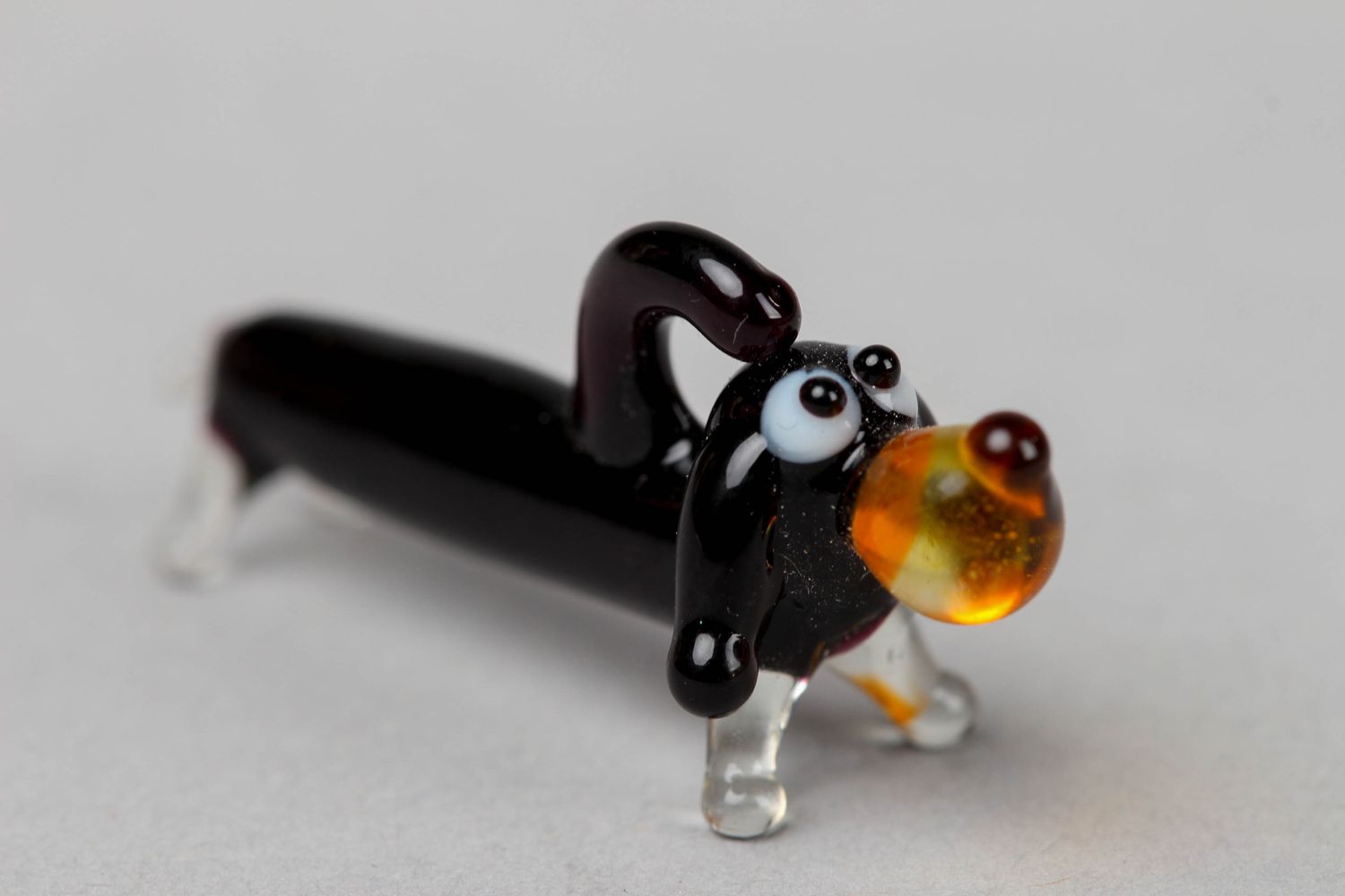 Figura de perro salchicha de vidrio en técnica de lampwork  foto 1