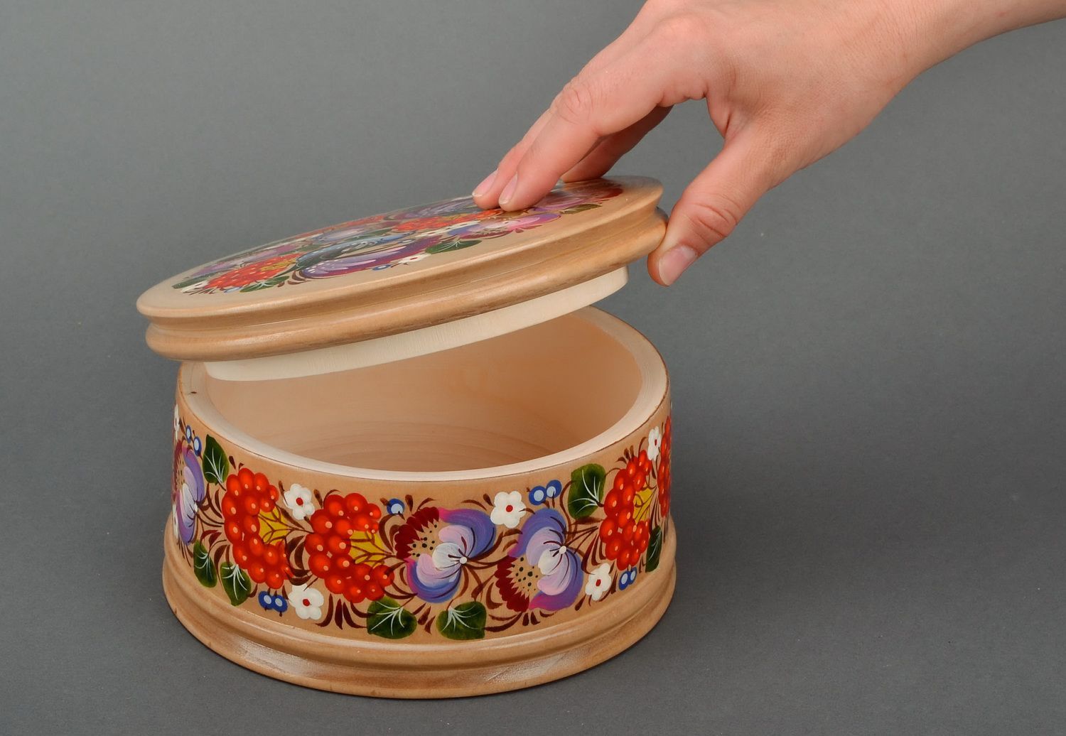 Wooden handicraft box for needlework with hand painting photo 5
