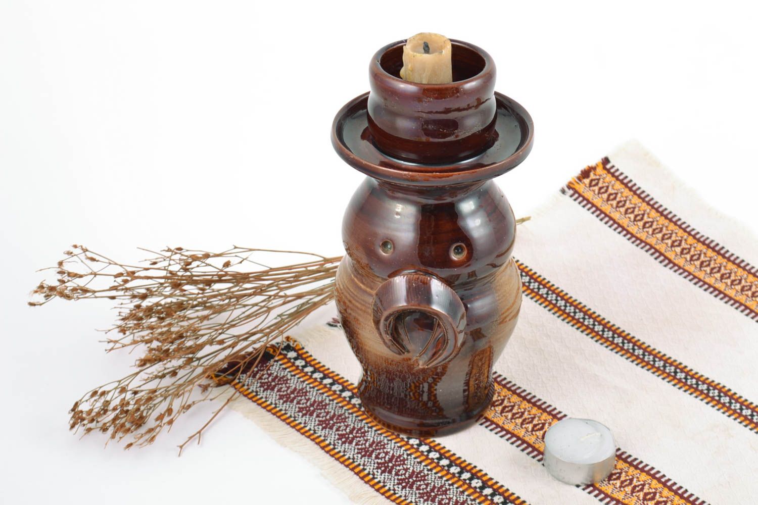 Brauner handgemachter ethnischer Kerzenhalter aus Keramik für eine Kerze  foto 1