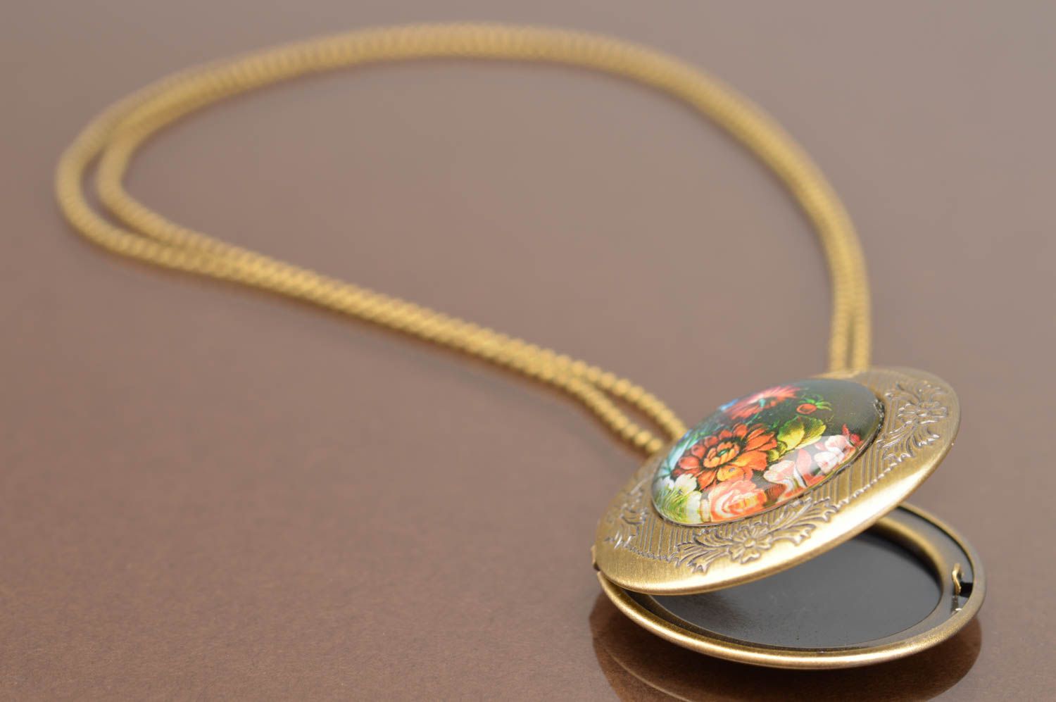 Handgemachtes Medallion mit Kette rund mit Blumenmuster bronzefarbig schön foto 4
