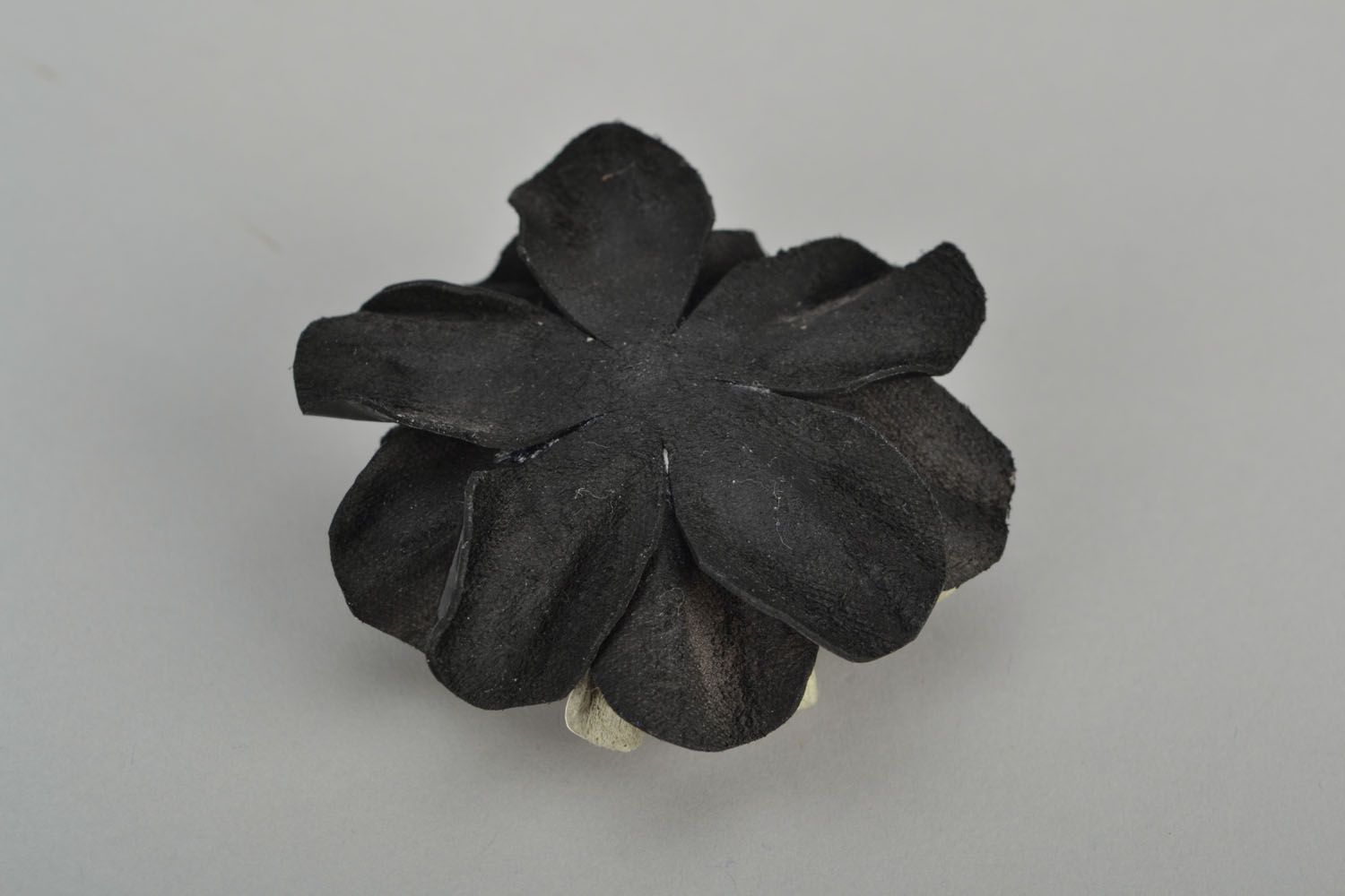 Fleur en cuir naturel pour broche ou barrette à cheveux photo 4