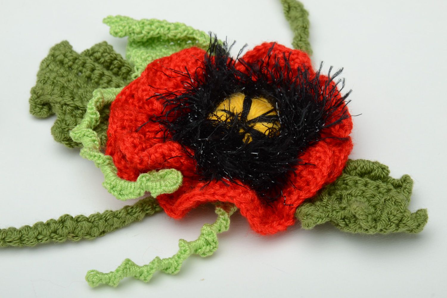 Handmade crochet acrylic and cotton flower necklace photo 3