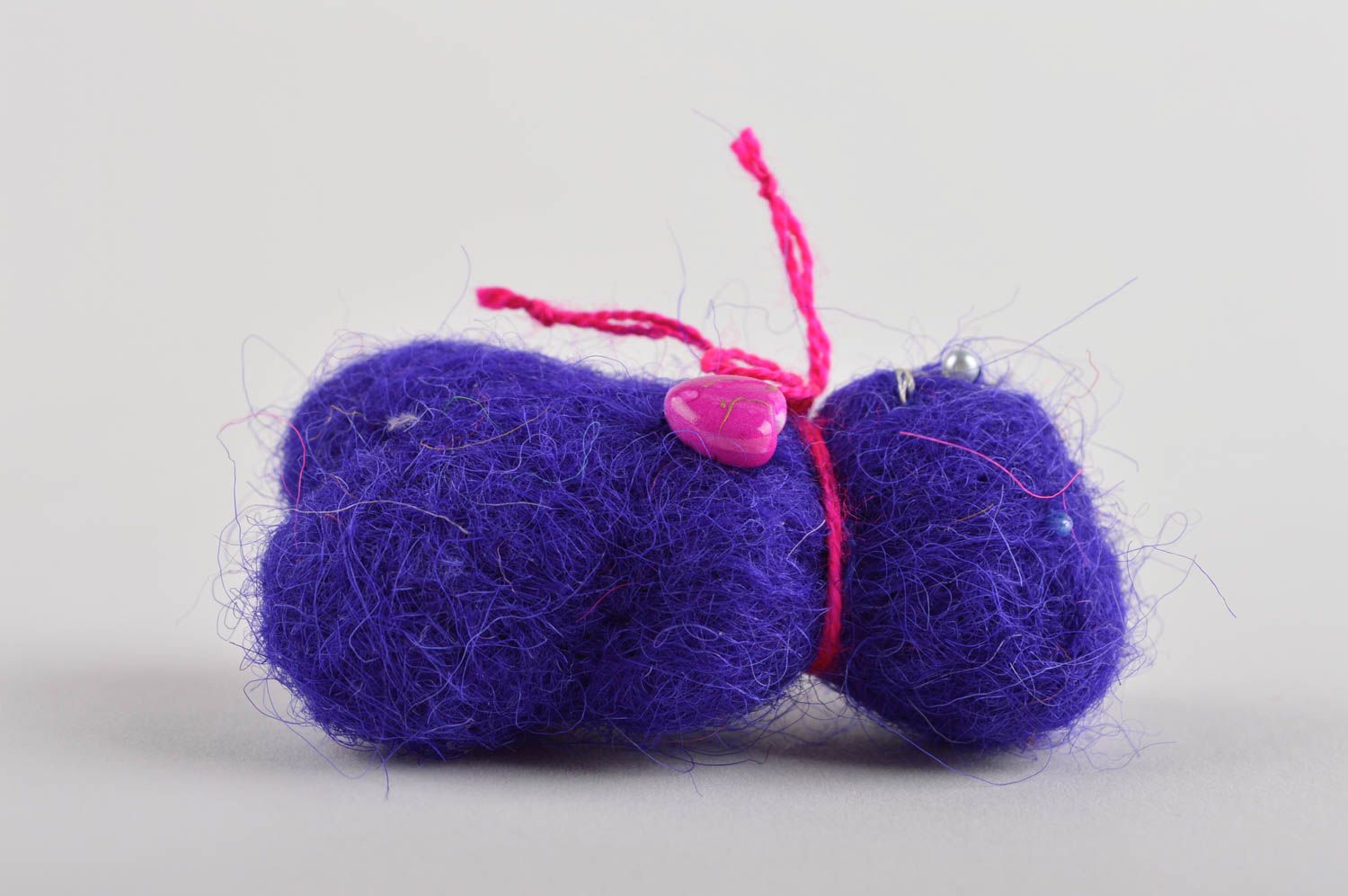 Handmade kleines Kuscheltier Filz Tier Bär Spielzeug aus Filzwolle violett  foto 4