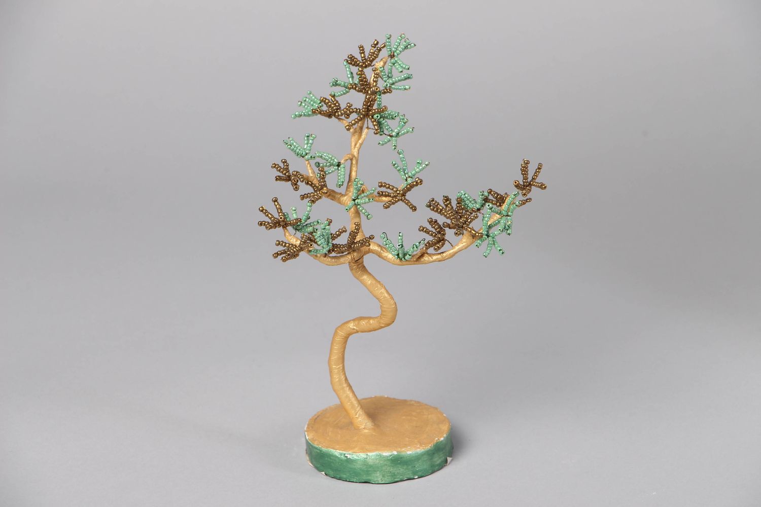 Декоративное дерево из бисера ручной работы фото 1