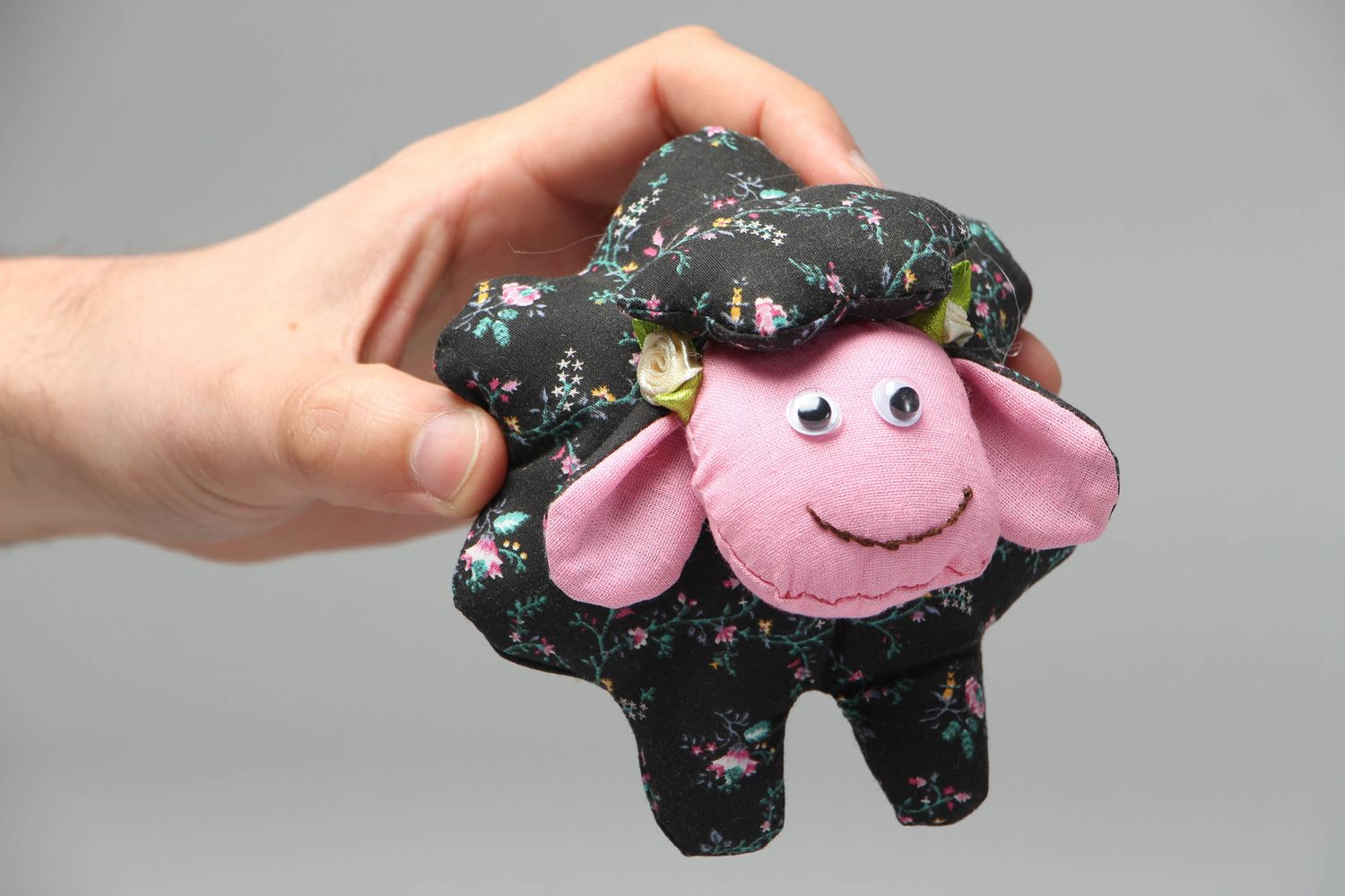 Jouet décoratif en tissu de coton fait main original pour enfant Mouton noir photo 4