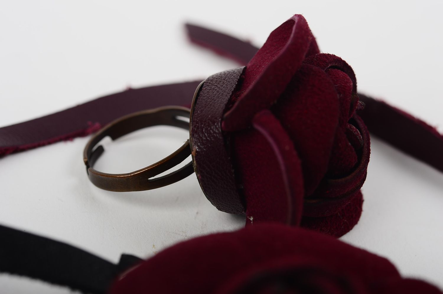 Set de Bijoux fait main en cuir avec roses bordeaux design Cadeau femme photo 4