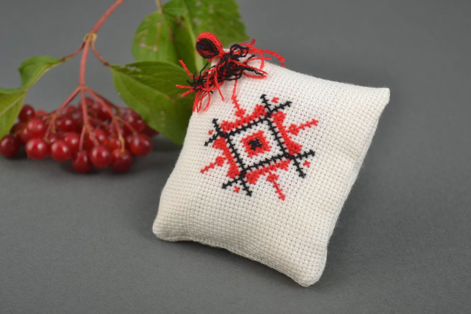 Handmade Nadel Kissen Schutz Amulett Näh Accessoire Geschenk für Frau  foto 1