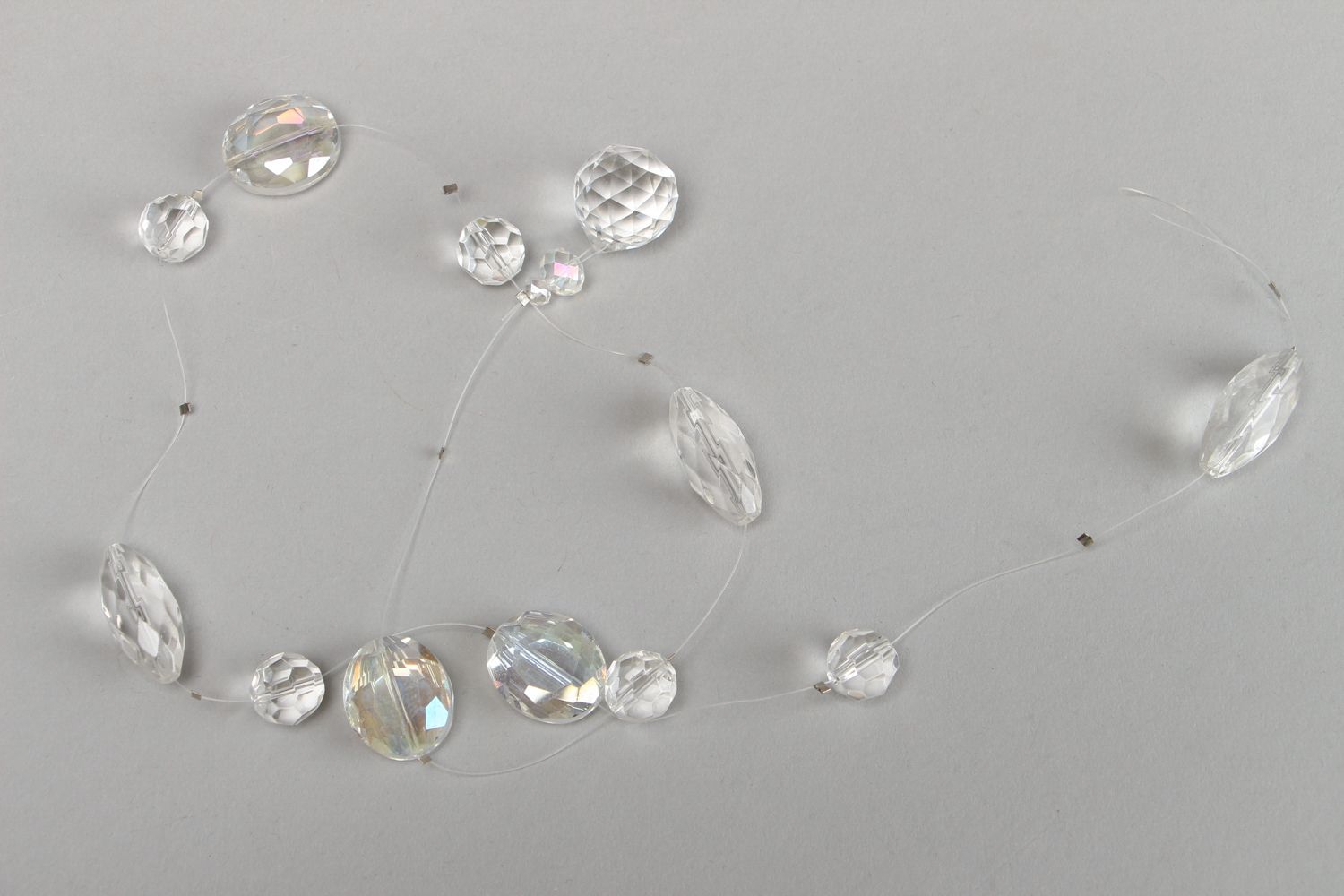 Collier original de créateur luxueux perles en verre et plastique fait main photo 1