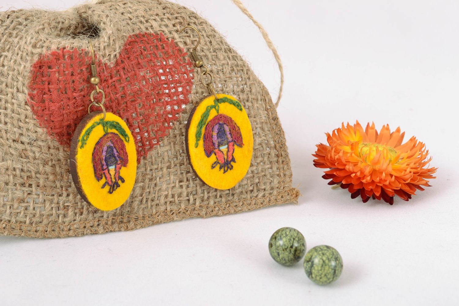Wood and felt earrings with satin stitch embroidery photo 1